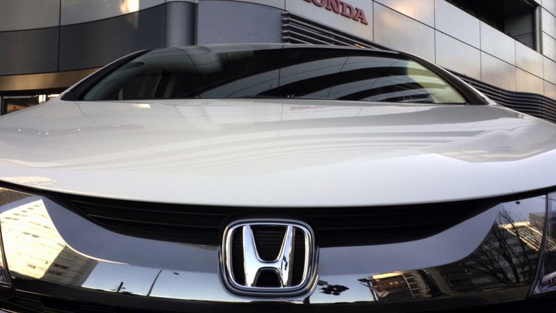 Takata gaisa spilvenu dēļ Honda atsauks 1,6 miljonus automobiļu