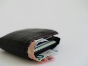 Rīgā ģimenēm pēc pamatizdevumiem paliek vismazāk līdzekļu, Tallinā – visvairāk