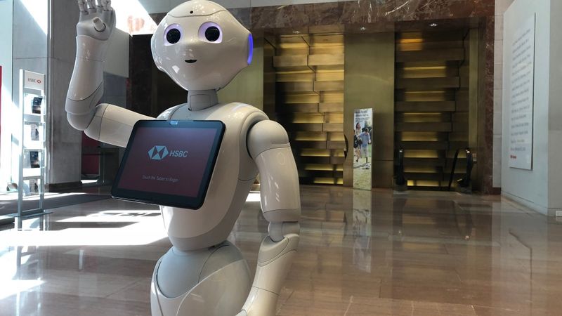 HSBC klientus sāk apkalpot robots