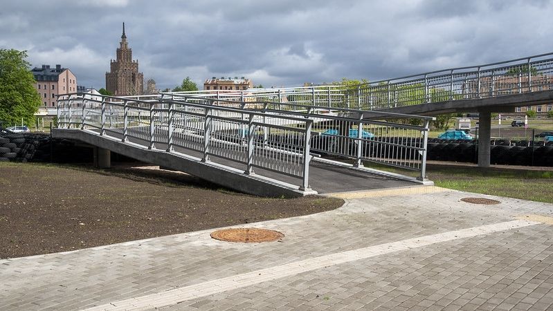 FOTO: Pabeigti Salu tilta kompleksa pārbūves darbi