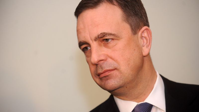 Ronis aiziet no darba valdībā