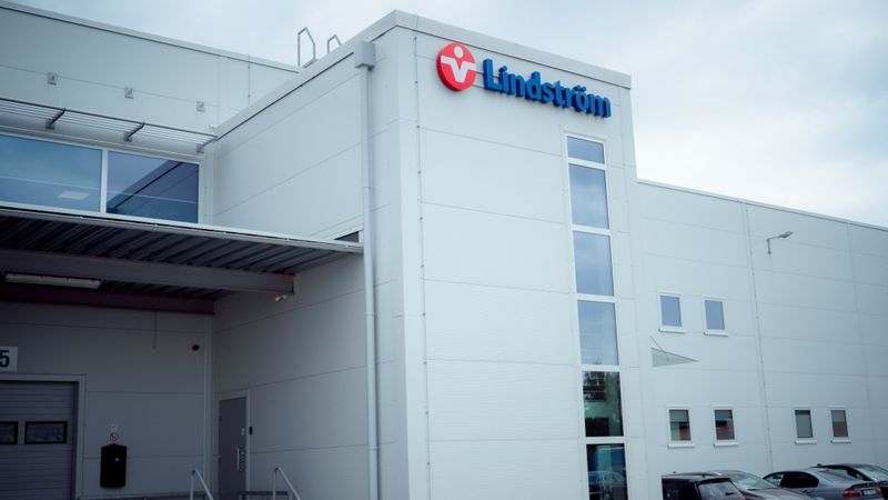 Lindstrom investēs 260 000 eiro saules paneļu parka izveidē Piņķos