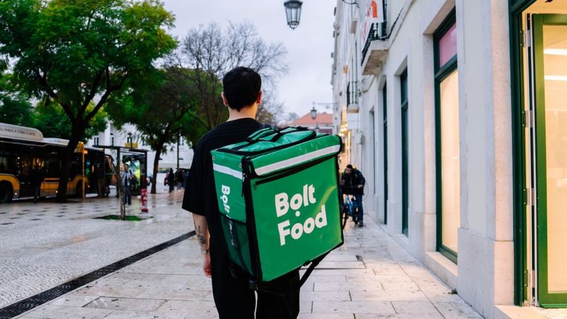 Vairāk nekā 2500 Bolt Food partnerkurjeri ir apguvuši kursu par minimālajām higiēnas prasībām