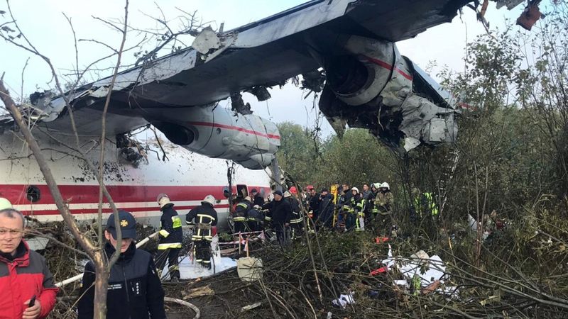 Transportlidmašīnas avārijā Ukrainā gājuši bojā pieci cilvēki