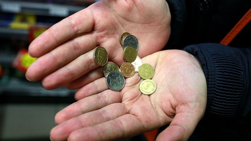 Daudz cilvēku jau gada pirmajā dienā maina naudu Latvijas Bankā