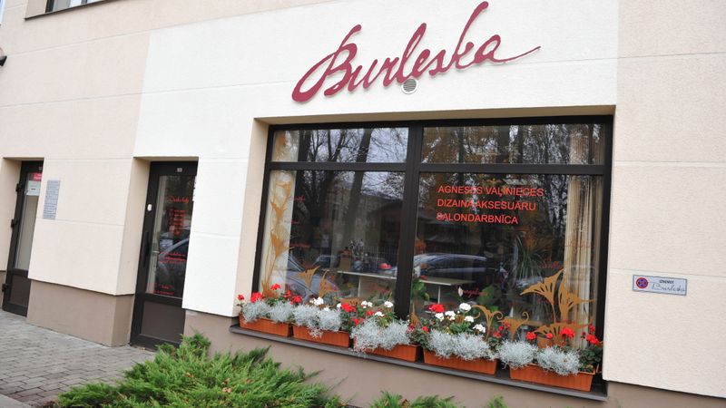 Tekstilmāksla rokrokā ar biznesu