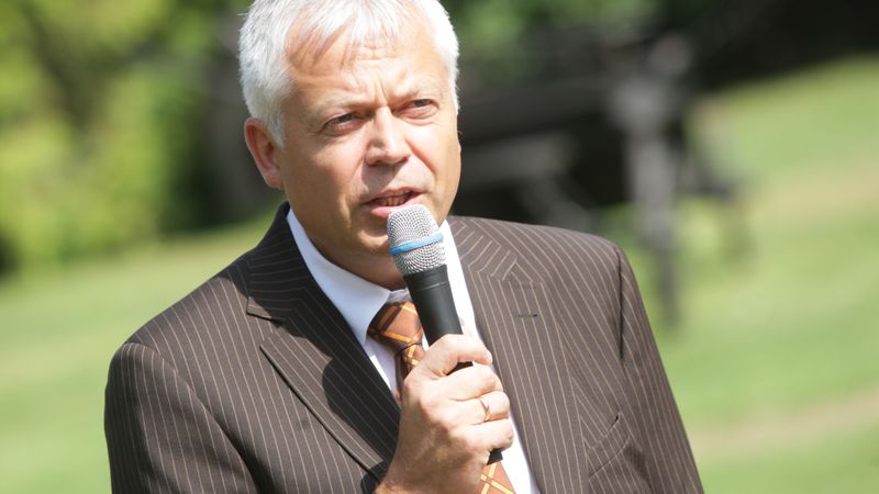 Sesks neatbalsta «ugunsdzēsēju metodes»