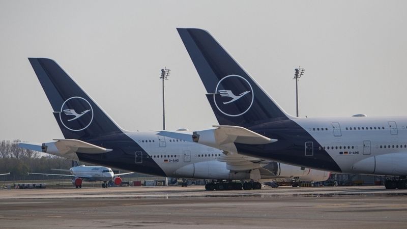 Lufthansa pilotu streika dēļ Vācijā atcelti simtiem avioreisu