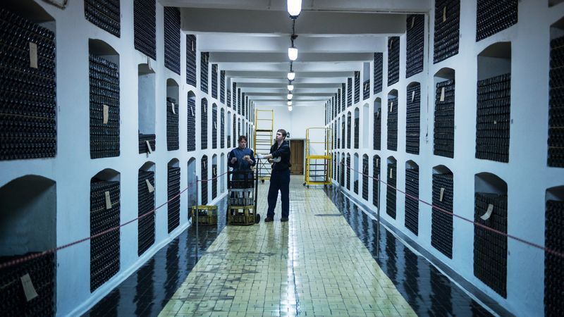 Spriežot pēc uz Latviju sūtītās naudas apmēriem, mūsējo skaits ārzemēs stabilizējies