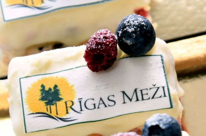 Pirmais mēnesis  ar trauksmi