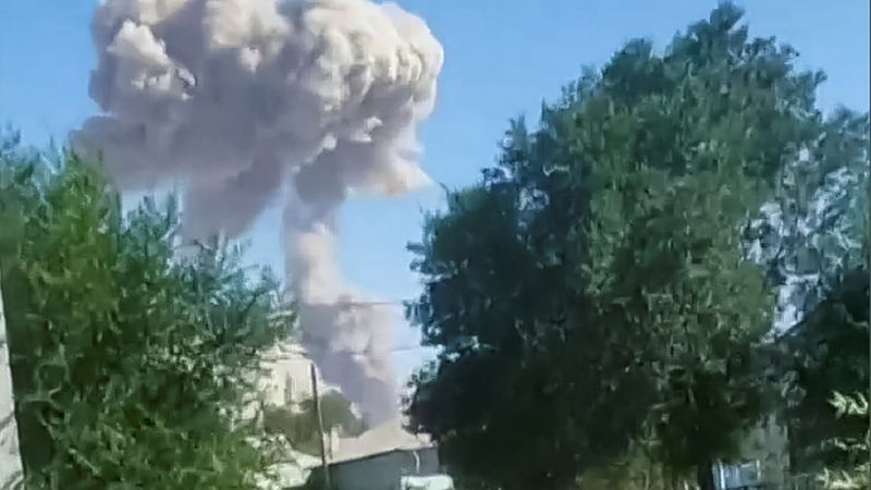 Kazahstānā pēc sprādziena munīcijas noliktavā evakuēti visi pilsētas iedzīvotāji