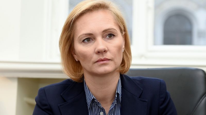Latvijas Universitāte uz laiku atstādina Baibu Broku no amata