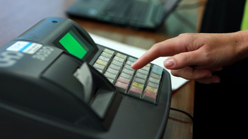 Vairākos jauno kases aparātu modeļos konstatē neatbilstības