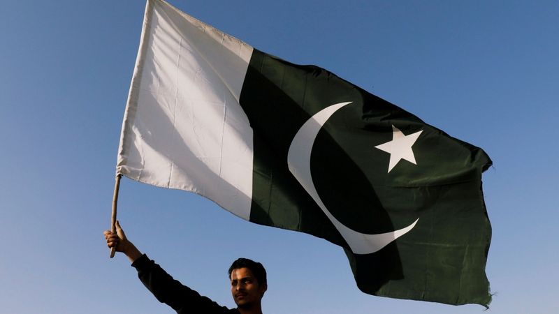 Pakistāna notriekusi divas Indijas lidmašīnas