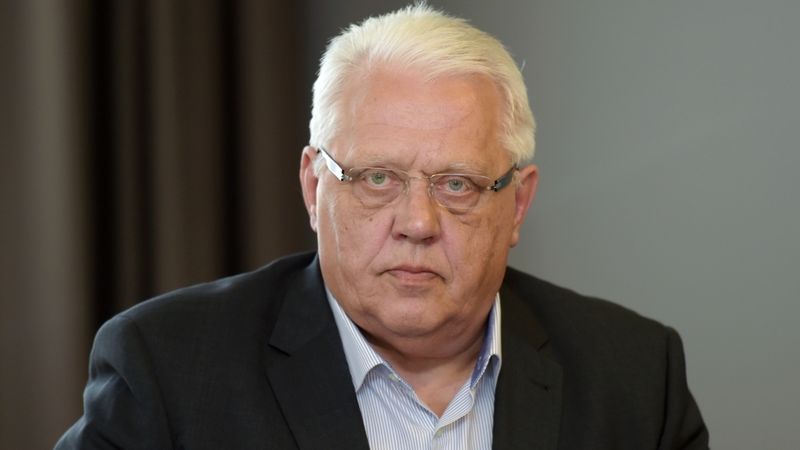 Valdības dāvana iedzīvotājiem - bedres