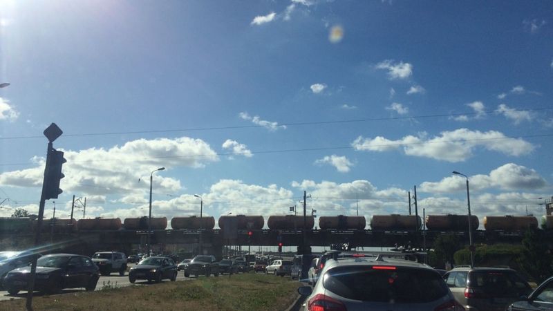 Uz sešām dienām slēdz satiksmi 11. novembra krastmalā