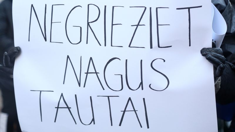 FOTO: Nagu meistari piketā iebilst liegumam strādāt