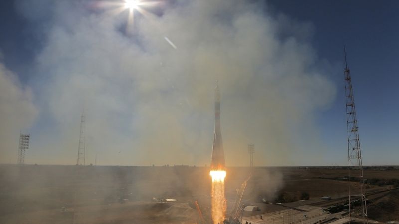 Krievijas raķetei Sojuz ar SKS apkalpi pēc starta no Baikonuras atslēdzas dzinēji