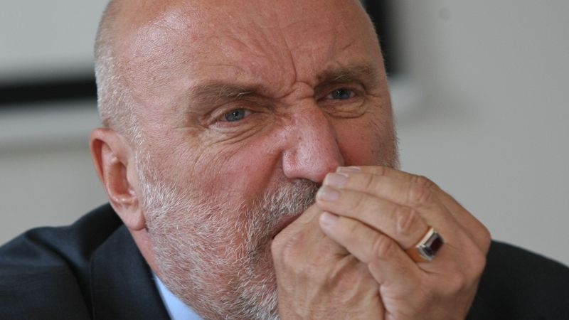 Godmanis: uz tagadnes rēķina griež nost nākotni