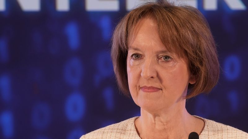 Ministre Bērziņa atkāpjas no amata