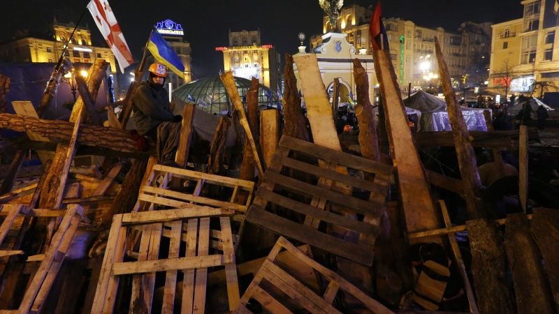 Ukrainas protestos brīvdienās pulcējas aptuveni 200 tūkstoši cilvēku