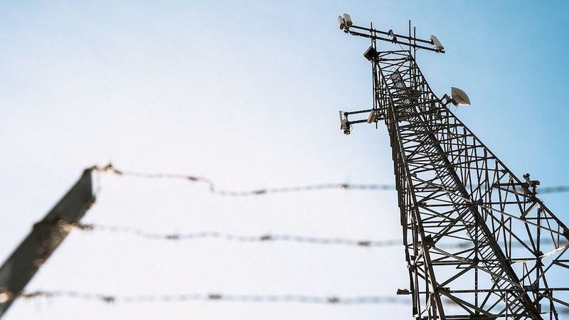 Mobilo sakaru publiskie iepirkumi kā teātris sabiedrībai