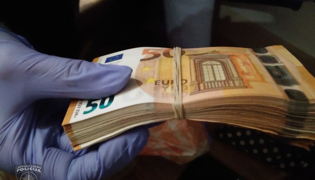 Policija pieliek punktu narkotiku izplatīšanas grupas biznesam