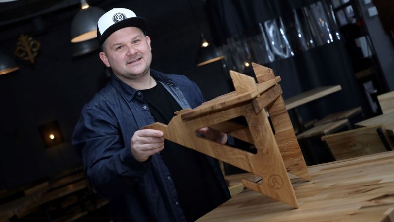 FOTO: Ne stūrī, bet uz plaukta