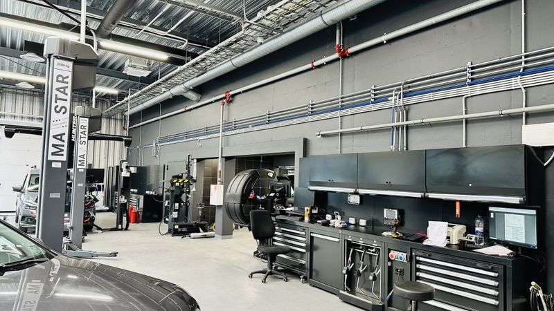 FOTO: Veho atvēris Mercedes-Benz servisa centru Mārupē