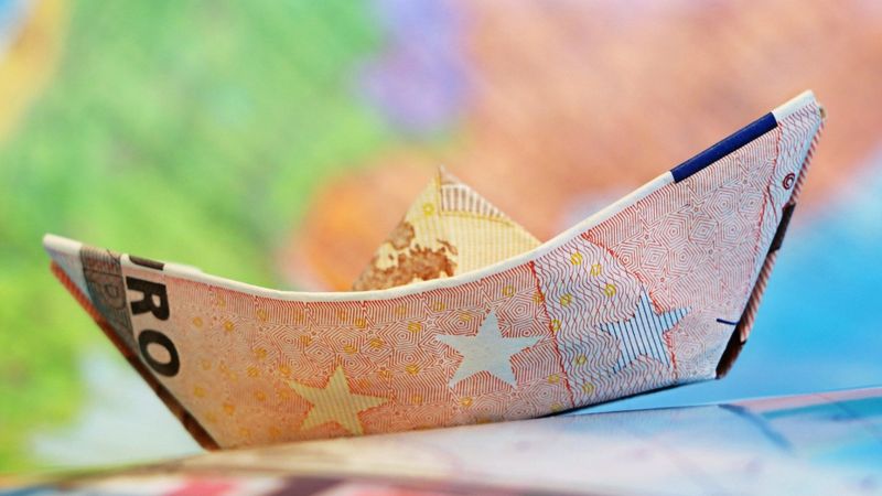 Kopējie nodokļu parādi Latvijā septembra sākumā sarukuši līdz 842,636 miljoniem eiro