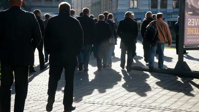 Bezdarbs rūk, bet pabalsta saņēmēju vairāk