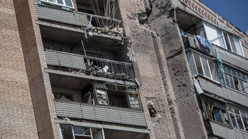 Ukrainas prezidents izlēmis atsākt pretterorisma operāciju valsts austrumos
