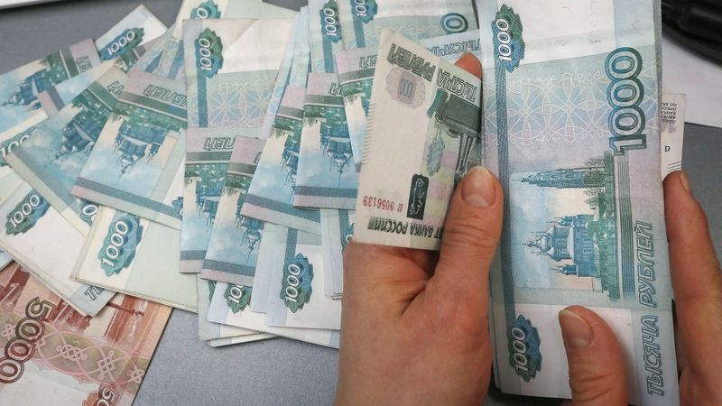 Rubļa vērtība strauji samazinās