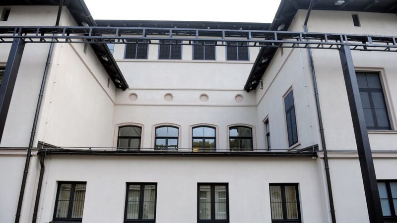 KNAB veicis kratīšanu Rīgas 1.slimnīcā un aizturējis trīs personas