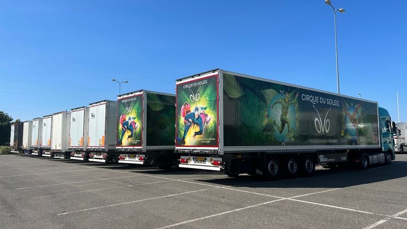 Ar 23 furgoniem Rīgā ieradies Cirque du Soleil