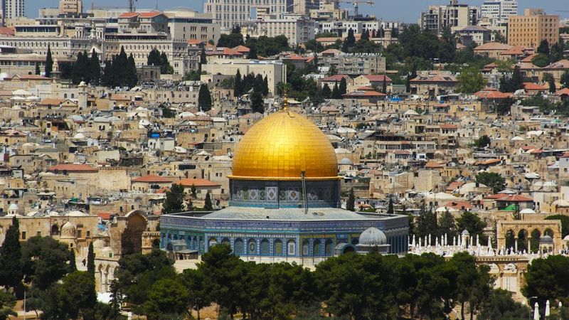 Izraēla atceļ masku valkāšanas prasību