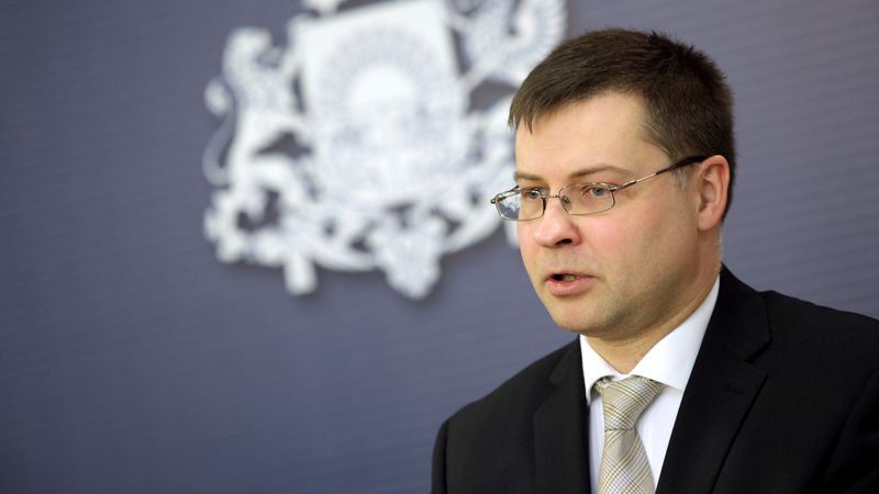 Dombrovskis atzīst, ka krīzes pārvarēšana nesa arī ēnas puses