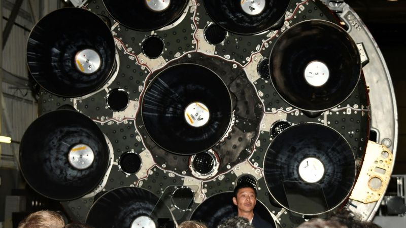 Zināms, kurš būs pirmais tūrists SpaceX lidojumā ap Mēnesi