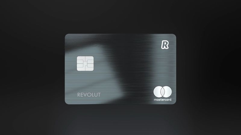 Revolut soļo jaunā klientu segmentā