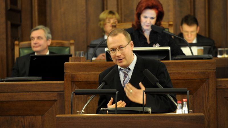 Kabanovs: uz Saeimas komisijas sēdēm deputāti ierodas ar alkohola pudelēm