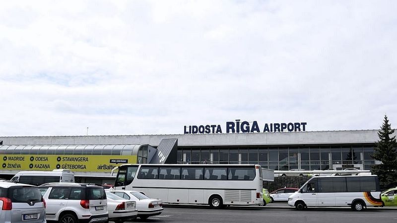 Taksometru pakalpojumus Rīgas lidostā atsāks sniegt Red Cab