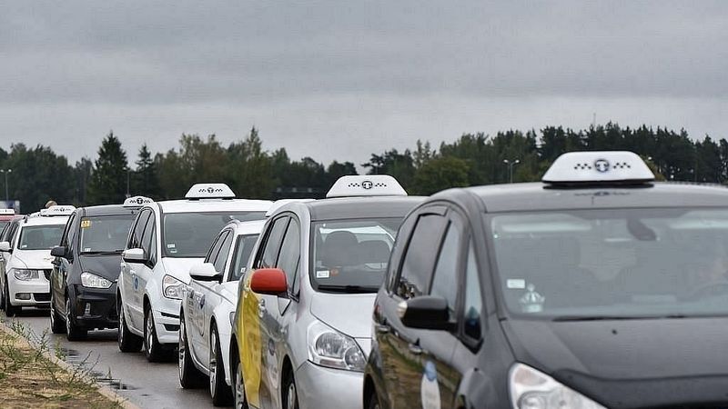 Rīgas lidostā situācija ar negodprātīgiem taksometriem ir stabilizējusies