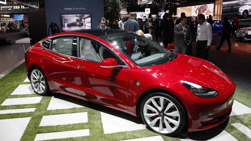FOTO: Tesla Model 3 automašīnu piegādes Eiropā tiks sāktas februārī