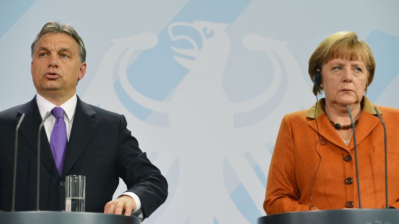 Ungārijas premjers salīdzina Merkeli ar Hitleru