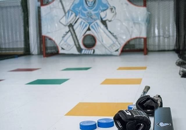 NHL spēlētāji trenējas ar Latvijā ražotiem trenažieriem